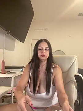 Snapshot of delinalake chatting on 12/19/25, 12:36 delinalake online show from 12/19/25, 12:36