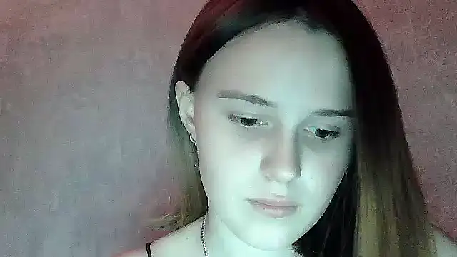 SweetLoraa online show from 10/31/25, 03:52