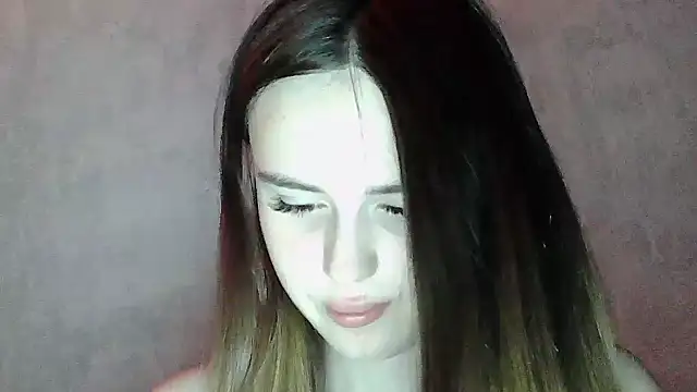 Snapshot of SweetLoraa chatting on 07/14/26, 02:05 SweetLoraa online show from 07/14/26, 02:05