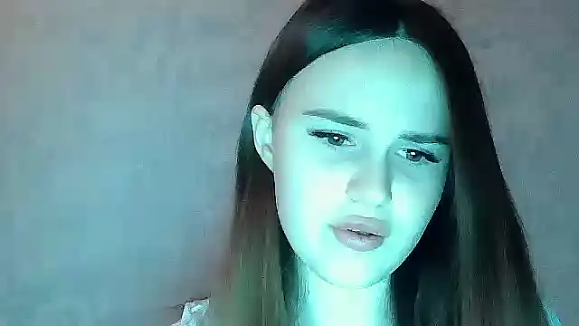 Snapshot of SweetLoraa chatting on 05/15/26, 05:44 SweetLoraa online show from 05/15/26, 05:44