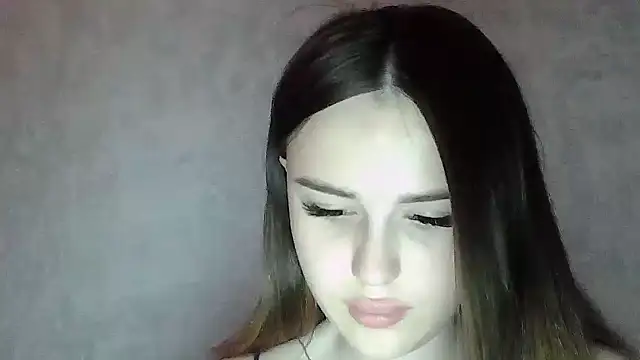 Snapshot of SweetLoraa chatting on 06/18/26, 03:50 SweetLoraa online show from 06/18/26, 03:50