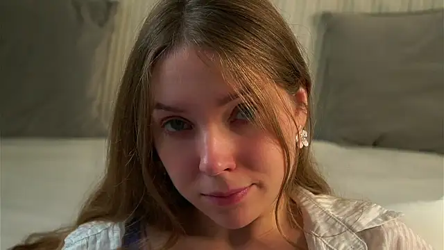 Snapshot of KarriBrownd chatting on 10/03/25, 01:09 KarriBrownd online show from 10/03/25, 01:09