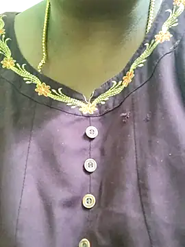 Snapshot of Tamilreethu chatting on 10/25/25, 10:58 Tamilreethu online show from 10/25/25, 10:58