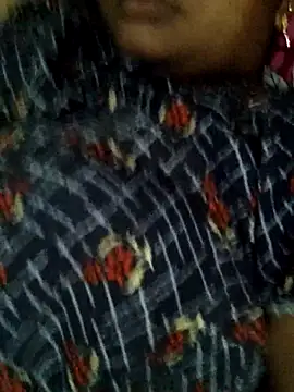 Snapshot of Tamilreethu chatting on 10/12/25, 08:48 Tamilreethu online show from 10/12/25, 08:48