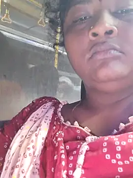 Snapshot of Tamilreethu chatting on 10/07/25, 06:42 Tamilreethu online show from 10/07/25, 06:42