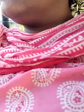 Snapshot of Tamilreethu chatting on 09/09/25, 11:52 Tamilreethu online show from 09/09/25, 11:52