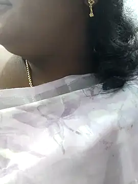 Snapshot of Tamilreethu chatting on 10/09/25, 02:17 Tamilreethu online show from 10/09/25, 02:17