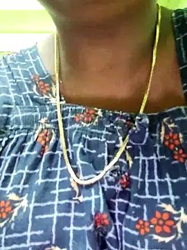 Snapshot of Tamilreethu chatting on 09/22/25, 12:00 Tamilreethu online show from 09/22/25, 12:00