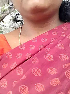 Snapshot of Tamilreethu chatting on 09/20/25, 03:44 Tamilreethu online show from 09/20/25, 03:44