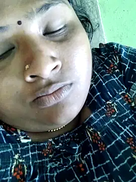 Snapshot of Tamilreethu chatting on 10/11/25, 07:59 Tamilreethu online show from 10/11/25, 07:59