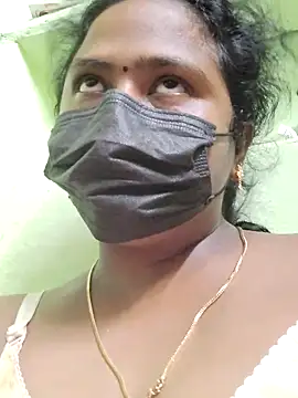 Snapshot of Tamilreethu chatting on 09/08/25, 06:18 Tamilreethu online show from 09/08/25, 06:18