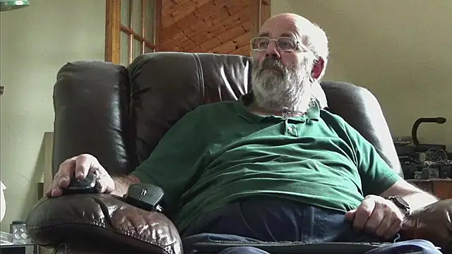 janzer13 online show from 10/26/25, 02:17