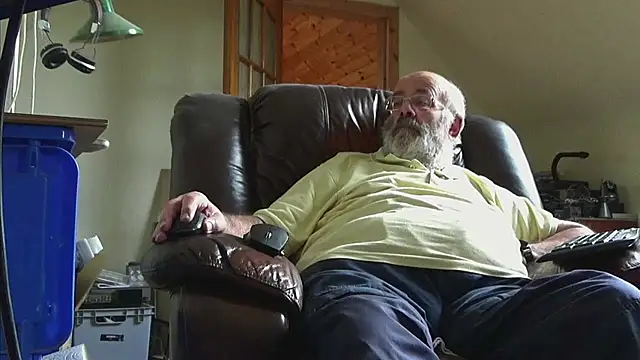 janzer13 online show from 10/04/25, 01:01