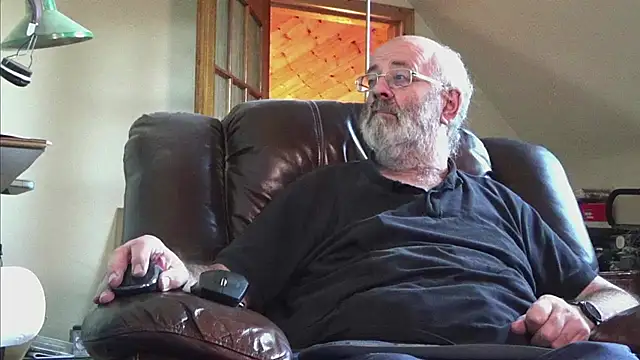 janzer13 online show from 11/25/25, 02:39