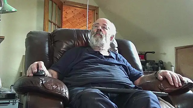 janzer13 online show from 12/15/25, 02:34