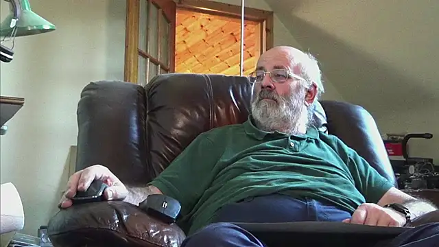 janzer13 online show from 12/04/25, 01:54