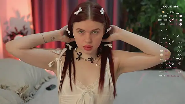 Snapshot of ambershoney chatting on 11/25/25, 11:16 ambershoney online show from 11/25/25, 11:16