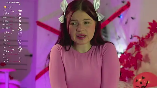 Snapshot of ambershoney chatting on 10/23/25, 07:23 ambershoney online show from 10/23/25, 07:23