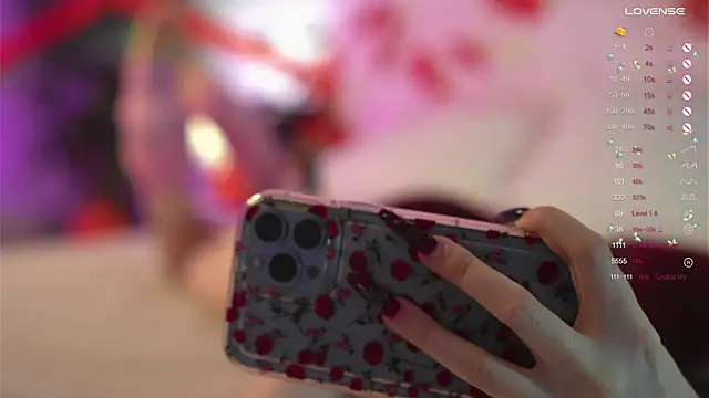 Snapshot of ambershoney chatting on 10/25/25, 07:36 ambershoney online show from 10/25/25, 07:36