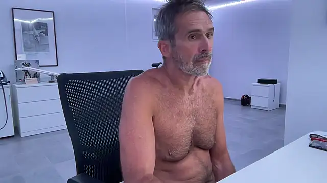 Snapshot of cumwithbrad chatting on 09/19/25, 02:32 cumwithbrad online show from 09/19/25, 02:32