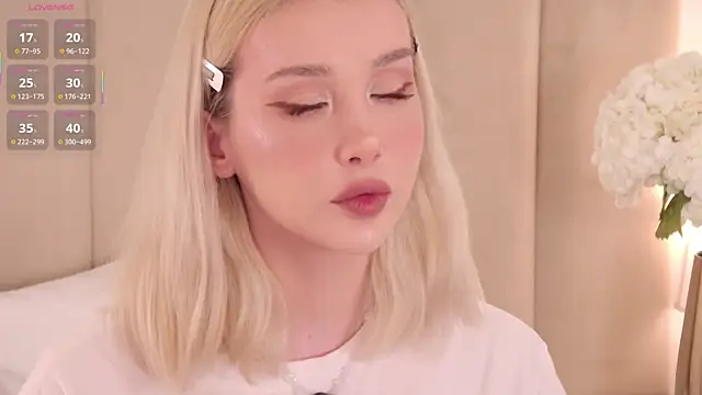 Snapshot of Nesolla chatting on 09/23/25, 07:21 Nesolla online show from 09/23/25, 07:21