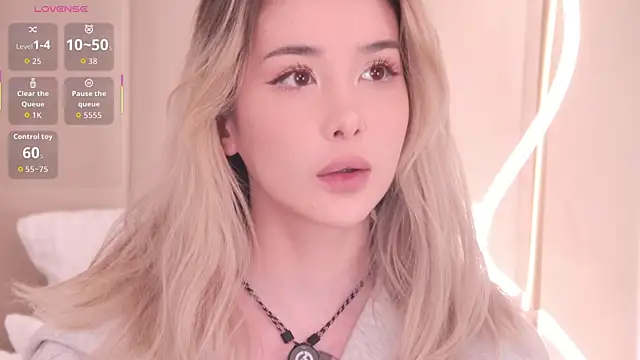 Snapshot of Nesolla chatting on 02/19/26, 07:44 Nesolla online show from 02/19/26, 07:44