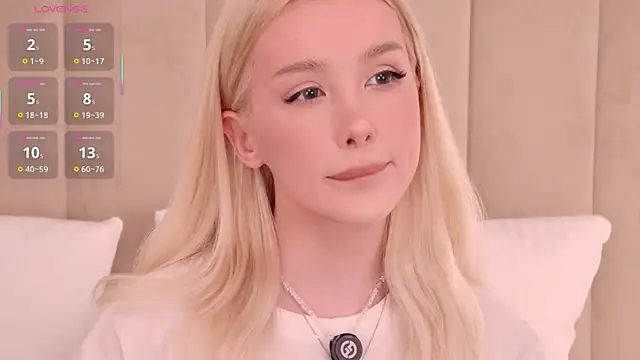 Nesolla online show from 04/18/26, 01:57