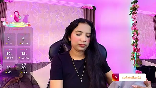 SophiaWalker 1 online show from 10/18/25, 12:18