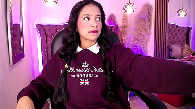 SophiaWalker 1 online show from 12/04/25, 12:15