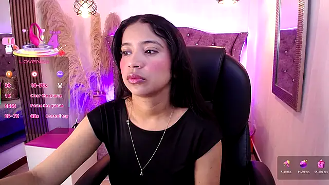 SophiaWalker 1 online show from 11/15/25, 11:47