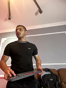 ArturoCardona  online show from 10/22/25, 12:59