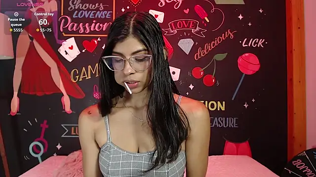 Lola Pierce online show from 11/10/25, 11:59