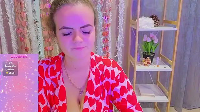 Snapshot of Luisa_Rosee chatting on 12/22/25, 06:52 Luisa Rosee online show from 12/22/25, 06:52