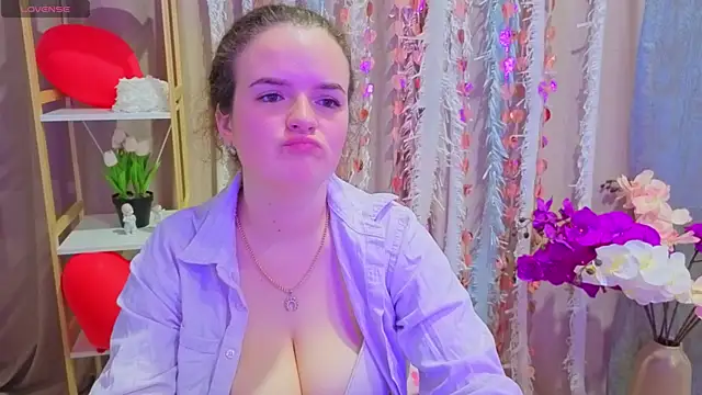 Snapshot of Luisa_Rosee chatting on 02/17/26, 06:38 Luisa Rosee online show from 02/17/26, 06:38