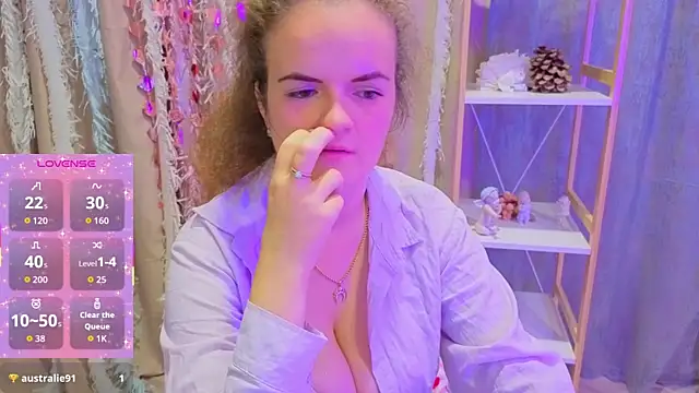 Luisa Rosee online show from 10/25/25, 07:47