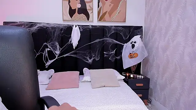 kaylaadams7 online show from 10/30/25, 11:41