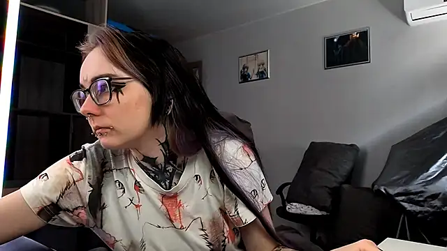 HighelikeGirl online show from 10/02/25, 08:29