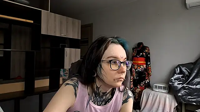 HighelikeGirl online show from 10/23/25, 07:51