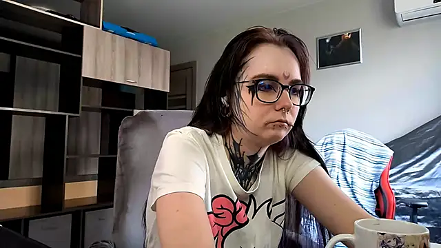 HighelikeGirl online show from 09/26/25, 07:26