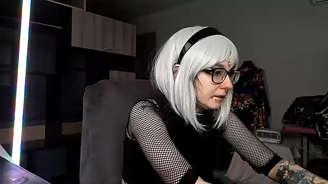 HighelikeGirl online show from 10/21/25, 08:47