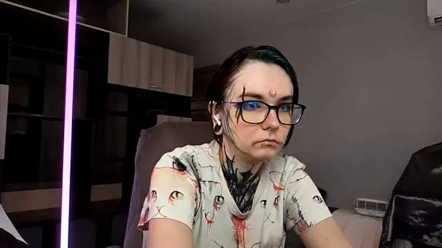 HighelikeGirl online show from 10/20/25, 08:37