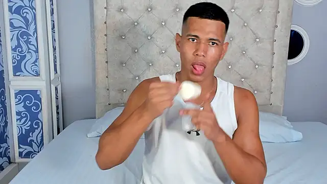 Snapshot of KingStark_ chatting on 02/11/26, 02:44 KingStark online show from 02/11/26, 02:44