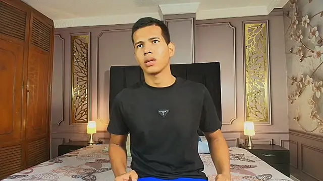 Snapshot of KingStark_ chatting on 12/23/25, 03:28 KingStark online show from 12/23/25, 03:28