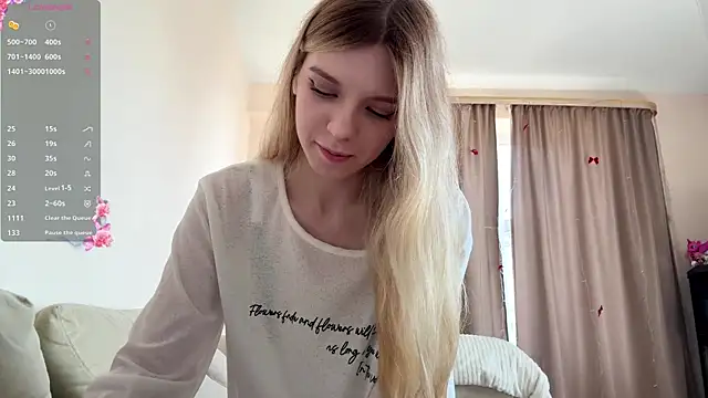 Snapshot of FruityXo chatting on 06/07/26, 10:42 FruityXo online show from 06/07/26, 10:42