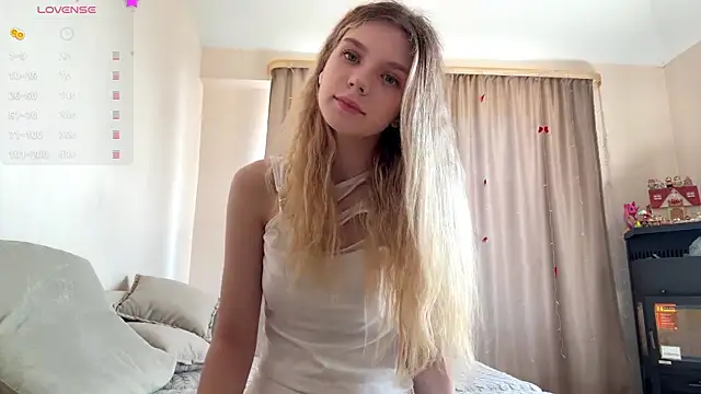 Snapshot of FruityXo chatting on 07/17/26, 11:40 FruityXo online show from 07/17/26, 11:40