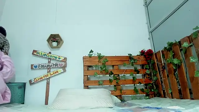 Snapshot of cris_dulce chatting on 03/22/26, 12:03 cris dulce online show from 03/22/26, 12:03