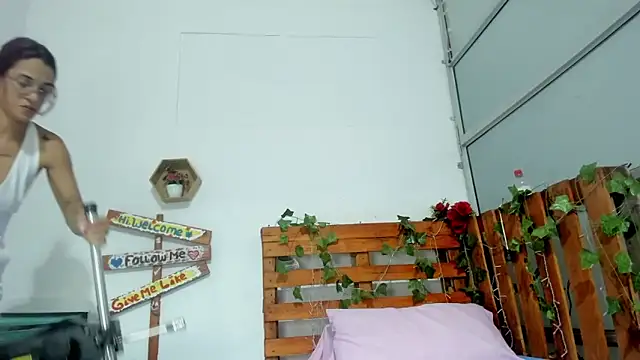 Snapshot of cris_dulce chatting on 03/21/26, 12:01 cris dulce online show from 03/21/26, 12:01