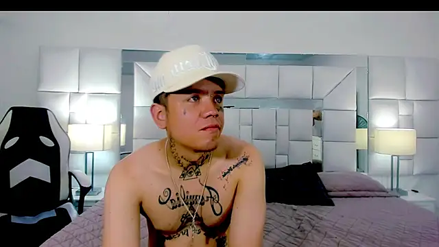 Snapshot of Dangerous_couple_ chatting on 09/16/25, 07:04 Dangerous couple online show from 09/16/25, 07:04