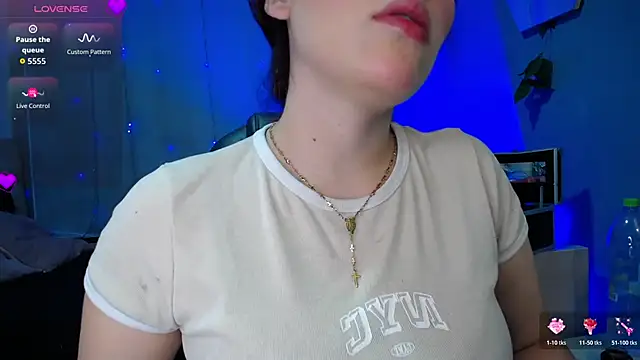 Snapshot of Lulugh_ chatting on 11/13/25, 07:18 Lulugh online show from 11/13/25, 07:18