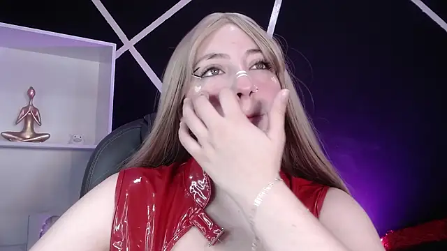 Snapshot of Lulugh_ chatting on 09/18/25, 05:05 Lulugh online show from 09/18/25, 05:05